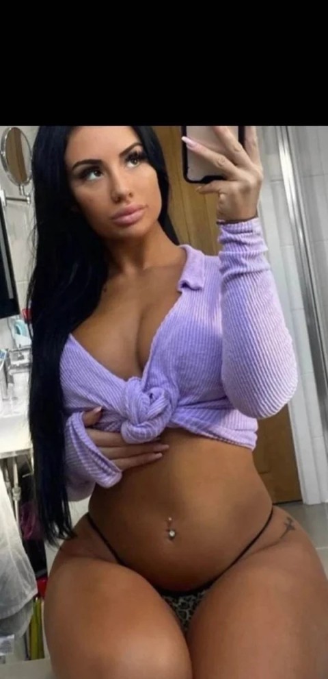 Adriana, frumusetea de 22 de ani din Satu Mare te asteapta