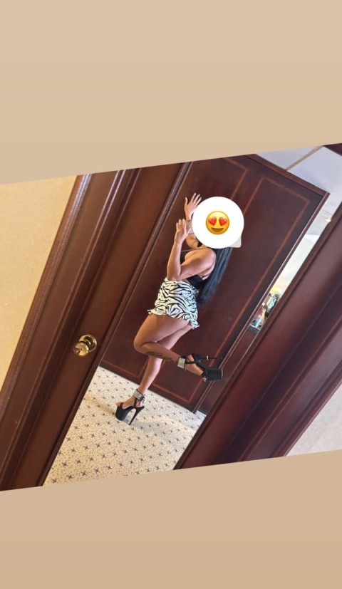 Barbat rafinat si dotat din Sector 1 cauta partenera educata pentru momente speciale