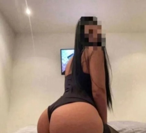 Beatrice, bruneta exotica din Oradea, pregatita pentru aventuri pasionale