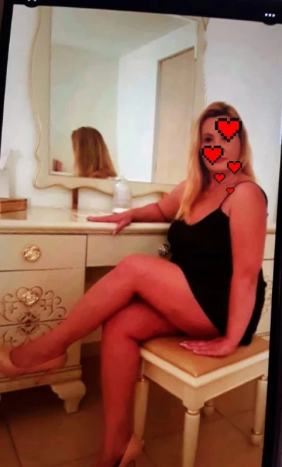 Blonda seducatoare din Arad te asteapta pentru momente speciale