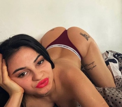 Blonda senzuala din Sector 3, pregatita sa te incante