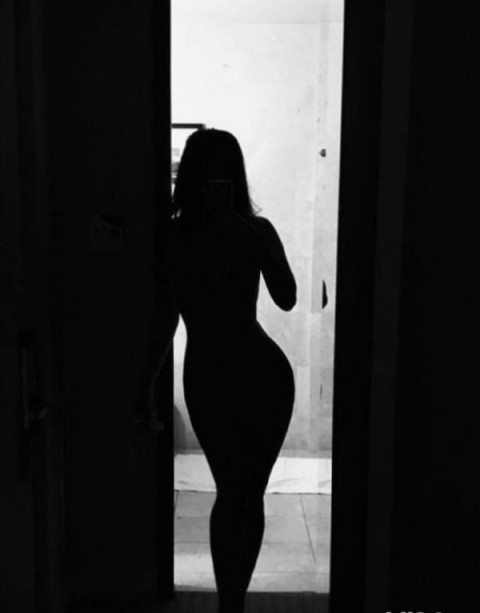 Bruneta Senzuala din Satu Mare – Servicii de Escorta Premium pentru Domni Exigenti