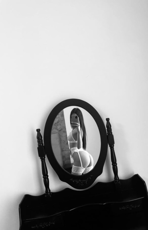 Crina, bruneta fermecatoare din Iasi cauta barbati seriosi