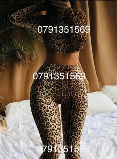 Descopera Bruneta Eleganta Noua in Cluj-Napoca – Disponibila pentru Intalniri Speciale