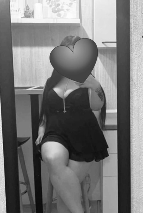 Descopera Experienta Speciala cu Bruneta Dulce din Suceava