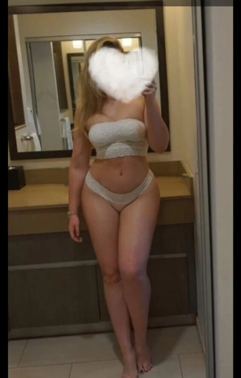 Descopera Experienta Unica cu o Bruneta Stilata din Brasov