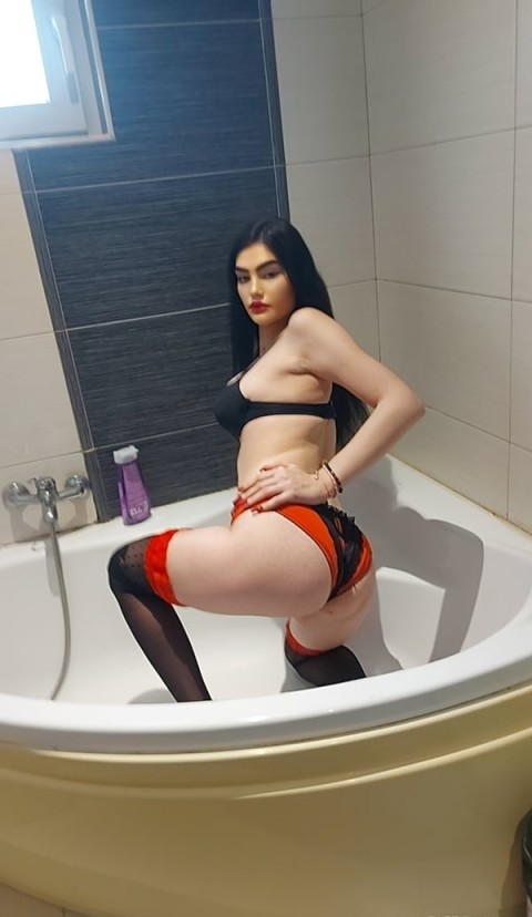 Descopera Placerea si Distractia in Sector 4 cu o Domnisoara Uimitoare