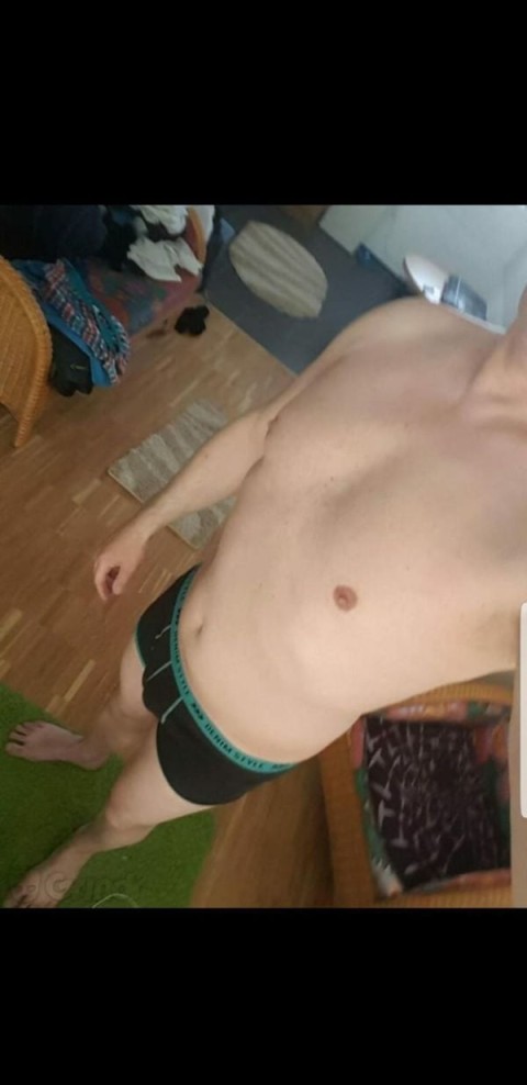 Erika, Bruneta Sexy din Arad – Escorta de Top in Orasul Tau