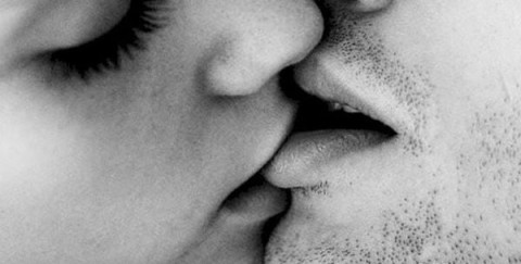 Escorta bruneta slim in Oradea, disponibila non-stop pentru experiente unice