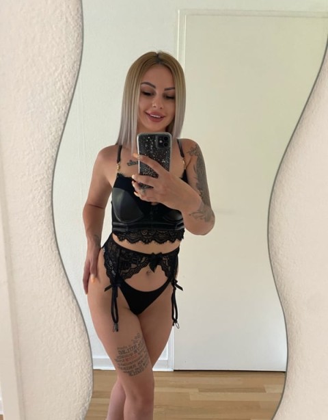 Evelin, bruneta pasionala din Buzau, te asteapta pentru momente unice