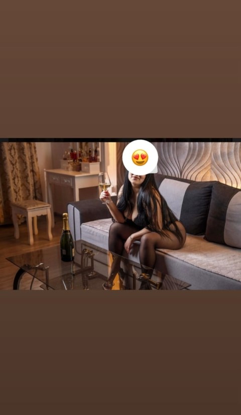 Experienta de neuitat cu o escorta bruneta in Constanta