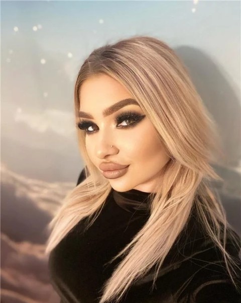 Experienta de neuitat cu o bruneta irezistibila in Roman