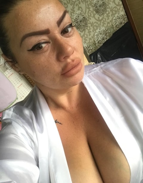 Experienta de Neuitat cu Vanessa – Bruneta Fermecatoare din Sector 3