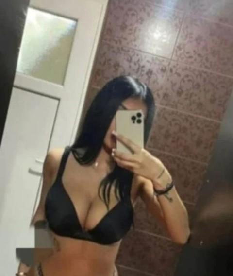 Experienta unică cu bruneta atragatoare din Curtea de Arges