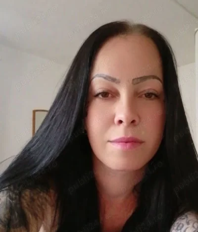 Experimenteaza Eleganta si Pasiunea cu Bruneta din Slatina