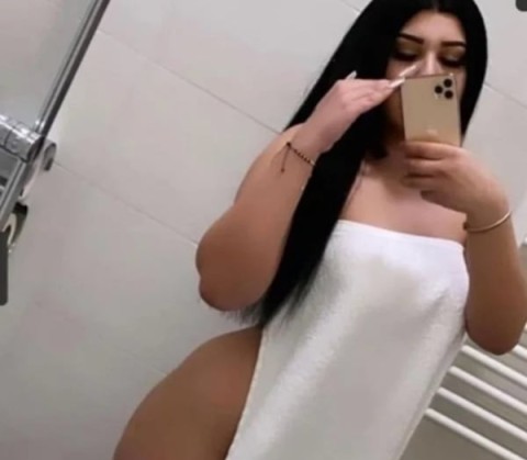 Intalneste Blondina Senzuala Arad – Masaj Erotic si Fantezii pentru Barbati