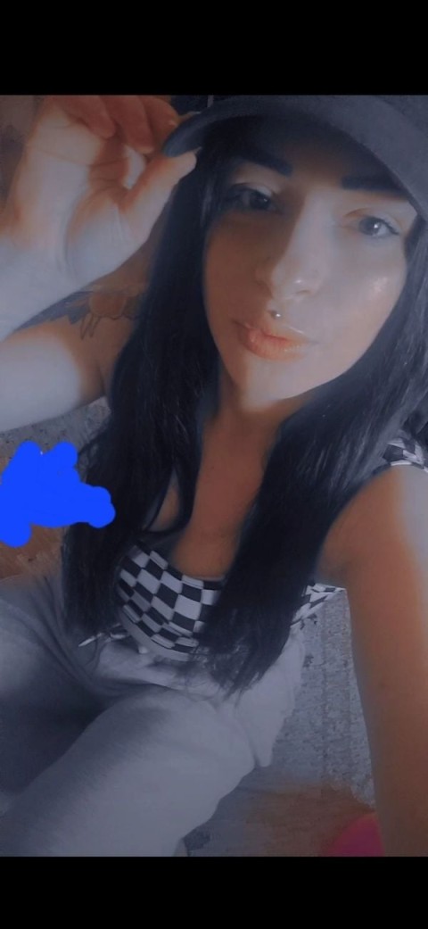 Intalneste Bruneta Perfecta din Sector 3 – Jennifer, Sociabila si Prietenoasa