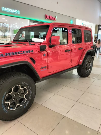 LORA – Experienta Suprema in Bacau pentru Barbati Atractivi