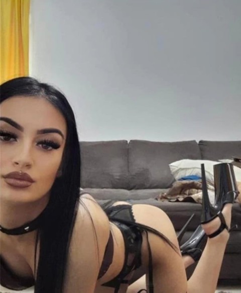 Miniona bruneta din Oradea – Experienta unica de neuitat