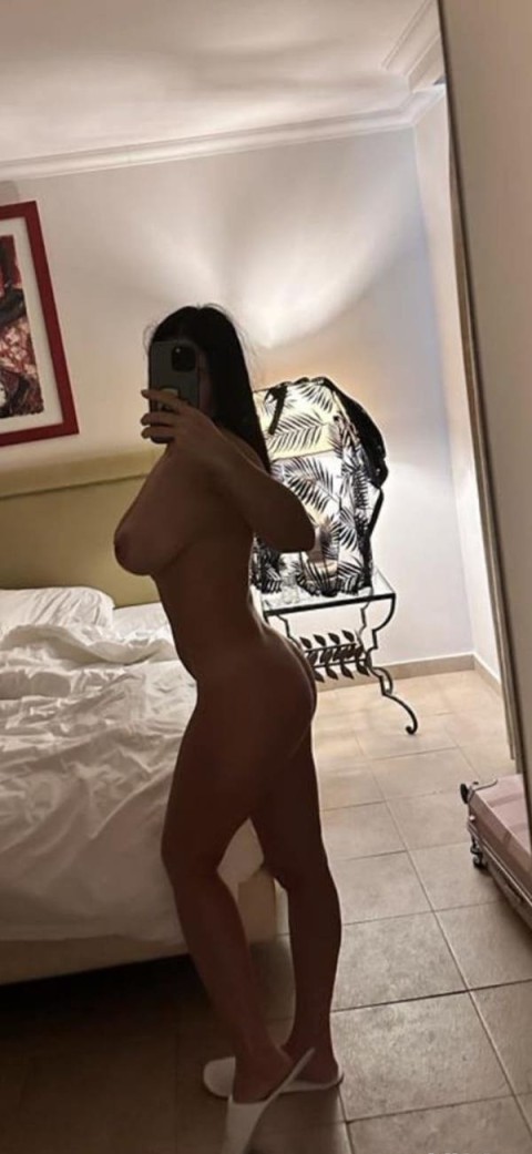 Show web electrizant cu o domnisoara incantatoare din Sector 2